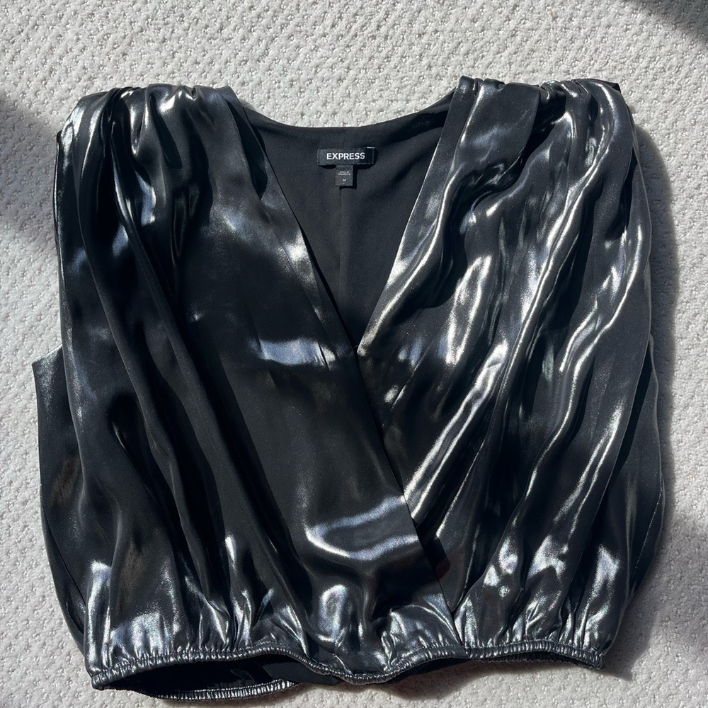 NWOT Metallic Express shirt! Size M
